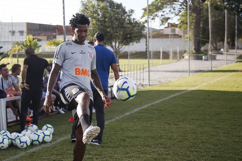 Gil j treina em Fortaleza para duelo pelo Brasileiro, no domingo