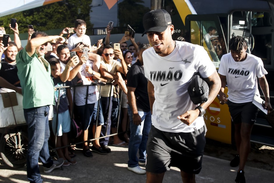 Gustavo e Matheus Jesus chega em Fortaleza para o último treino antes do duelo pelo Brasileirão