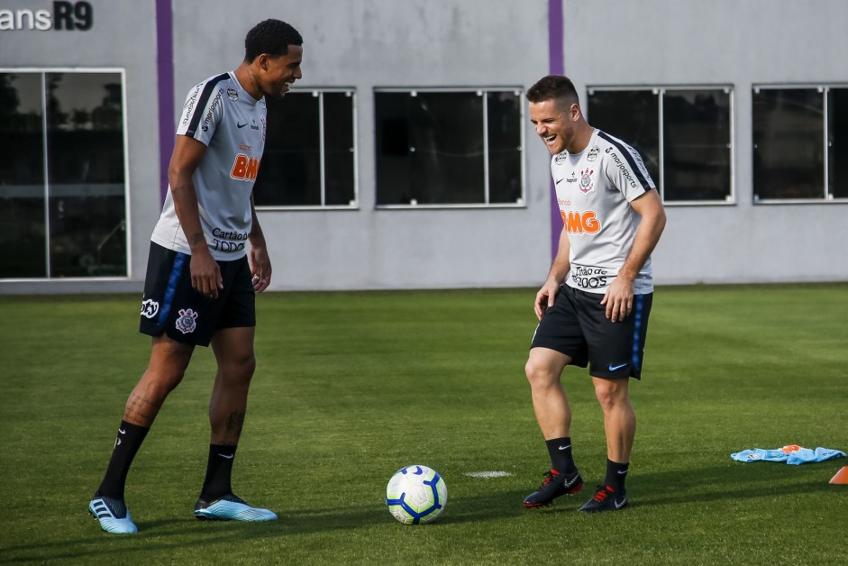Gustavo e Ramiro no treino desta sexta-feira no CT Joaquim Grava