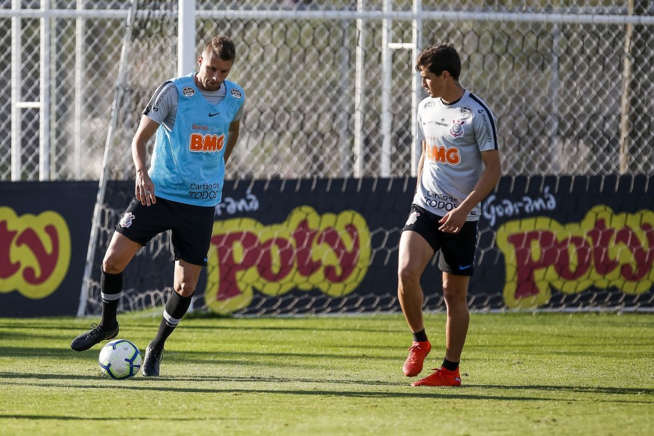 Henrique e Vital no treino desta sexta-feira no CT Joaquim Grava