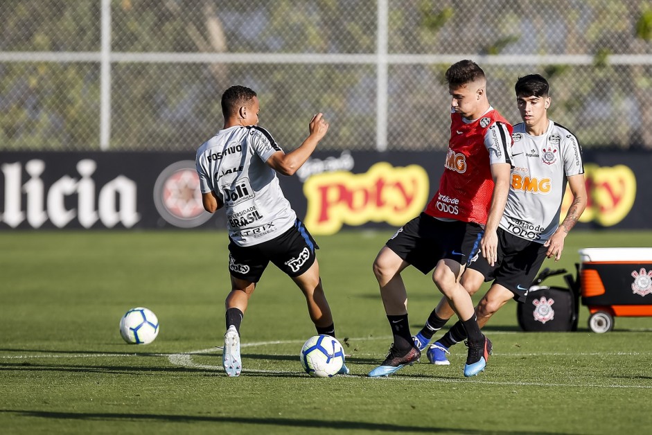 Janderson, Lucas Piton e Araos no treino desta sexta-feira no CT Joaquim Grava
