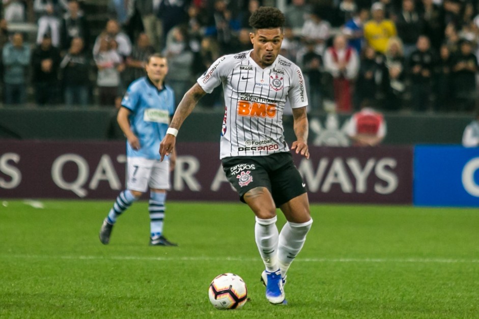 Jnior Urso durante jogo contra o Montevideo Wanderers, pela Copa Sul-Americana, na Arena