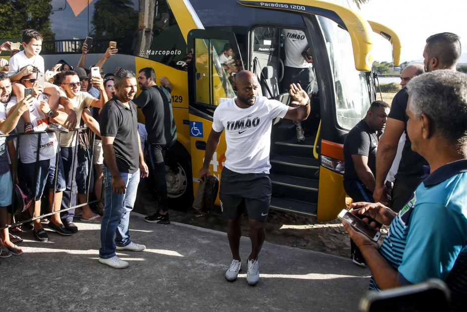 Love chega em Fortaleza para o último treino antes do duelo pelo Brasileirão