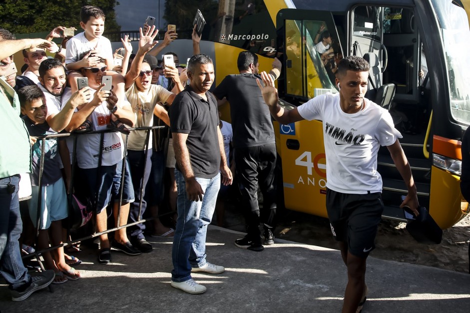 Pedrinho chega em Fortaleza para o ltimo treino antes do duelo pelo Brasileiro