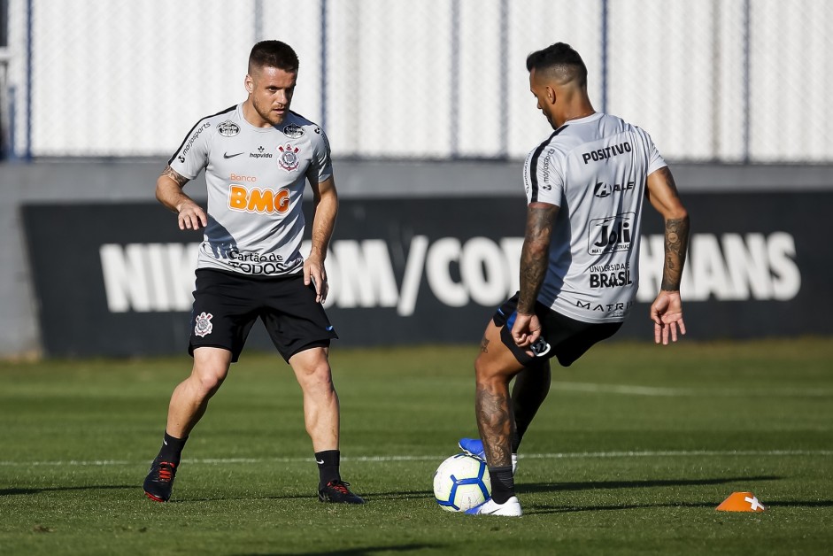 Ramiro no treino desta sexta-feira no CT Joaquim Grava