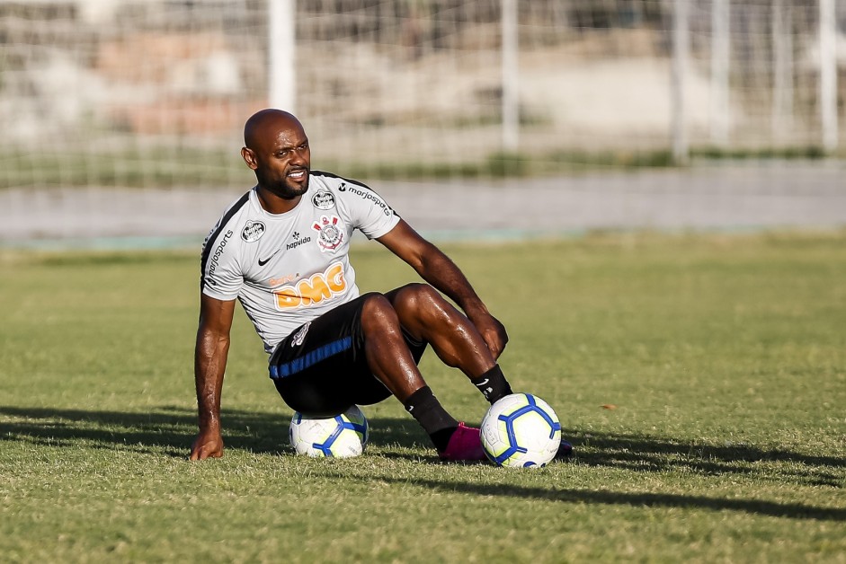 Vagner Love já treina em Fortaleza para duelo pelo Brasileirão, no domingo