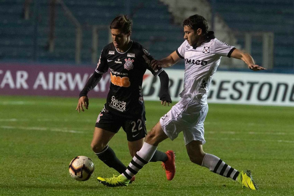 Mateus Vital em jogo contra o Montevideo Wanderers, pela Copa Sul-Americana de 2019, fora de casa