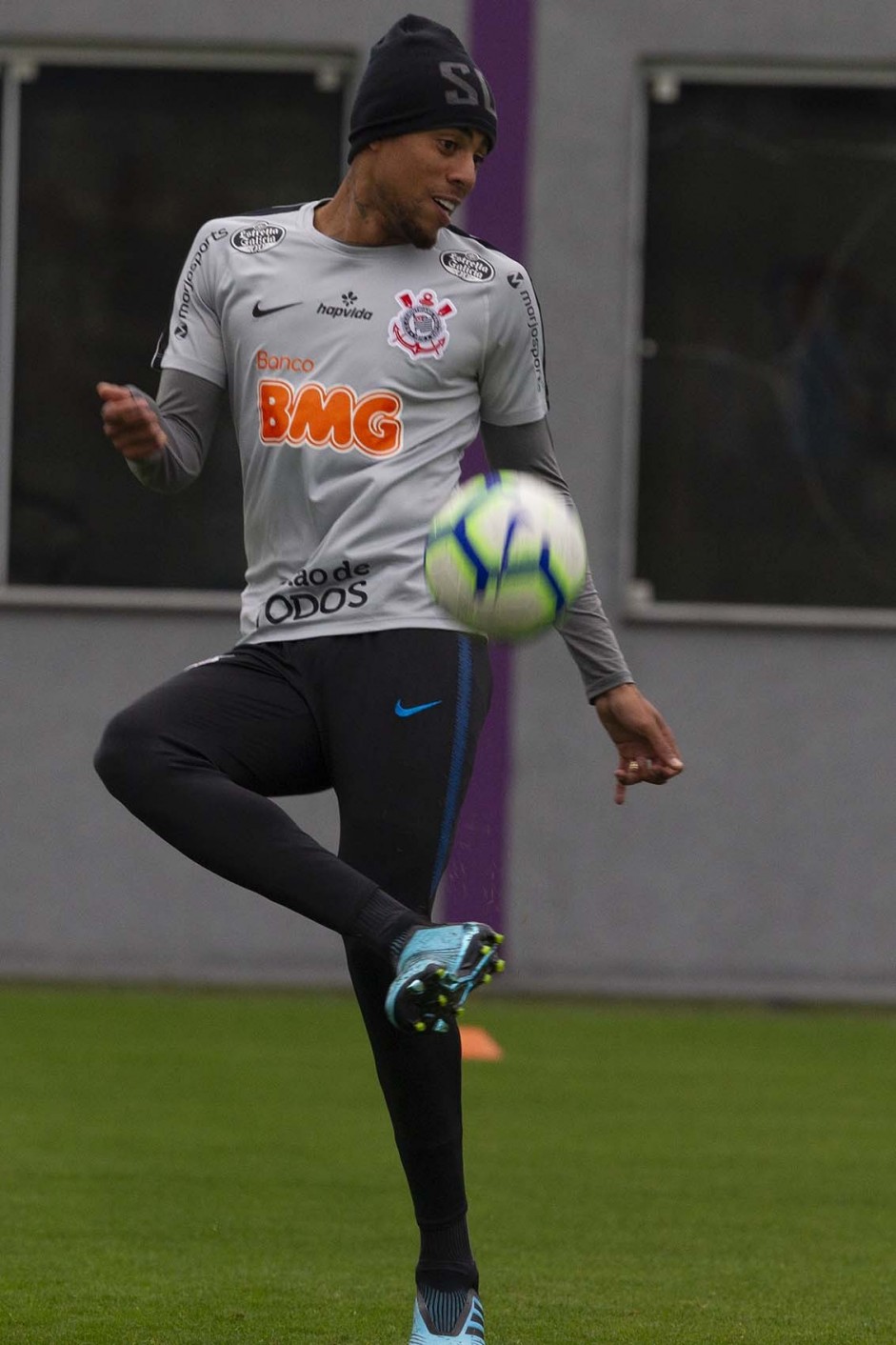 Atacante Gustavo no último treino antes do jogo contra o ...