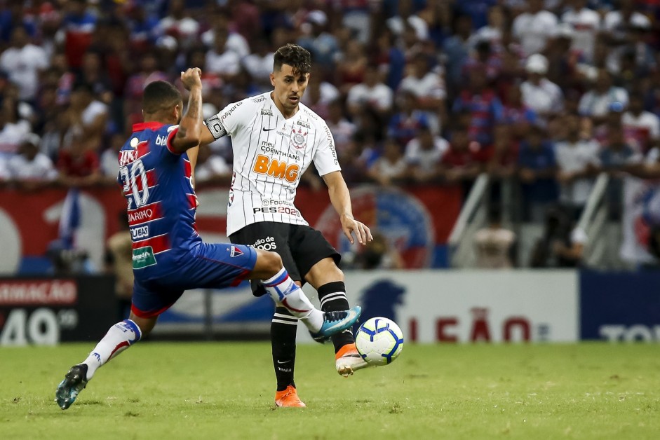 Avelar no jogo contra o Fortaleza, pelo Campeonato Brasileiro