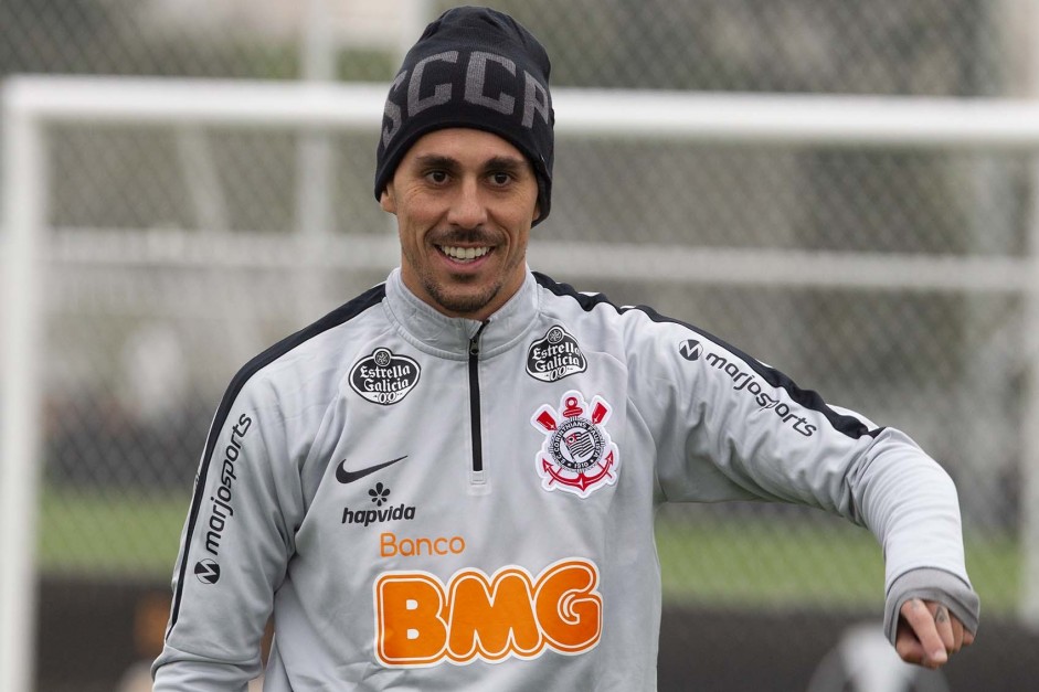 Avelar no ltimo treino antes do jogo contra o Palmeiras, pelo Brasileiro