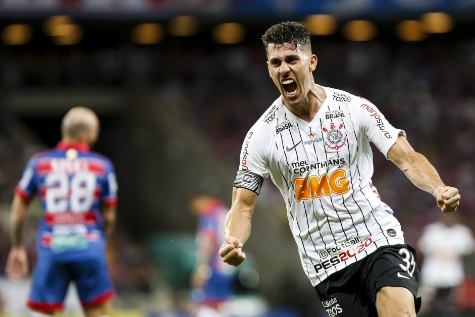 Danilo Avelar marcou um dos gols contra o Fortaleza, pelo Brasileirão