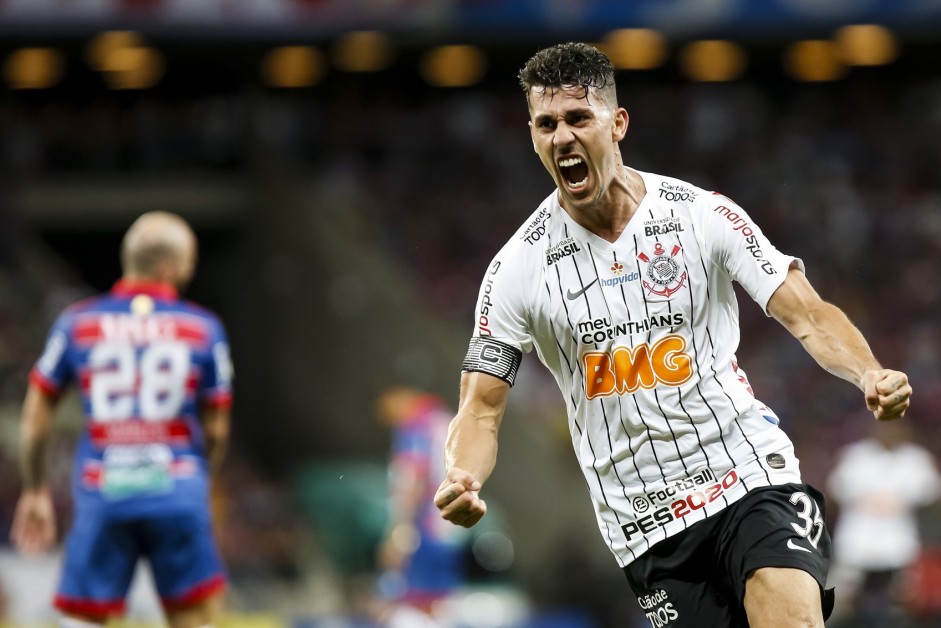 Danilo Avelar marcou um dos gols contra o Fortaleza, pelo Brasileiro