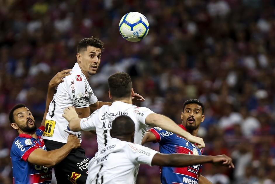 Danilo Avelar no jogo contra o Fortaleza, pelo Campeonato Brasileiro