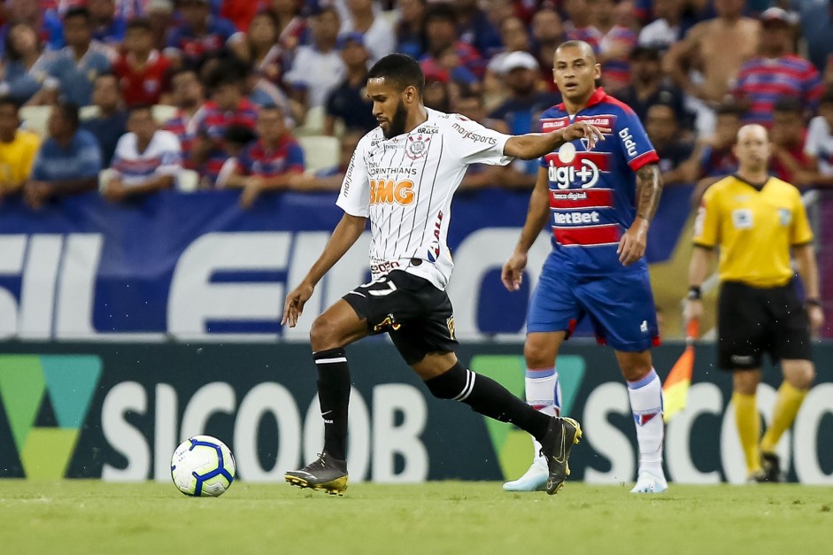 Everaldo no jogo contra o Fortaleza, pelo Campeonato Brasileiro