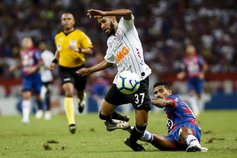 Everaldo no jogo contra o Fortaleza, pelo Brasileiro