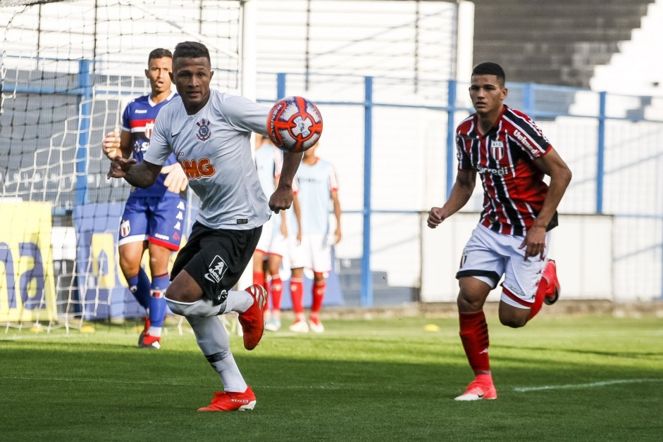 Léo Augusto no jogo contra o Botafogo, pelo Paulista Sub-20