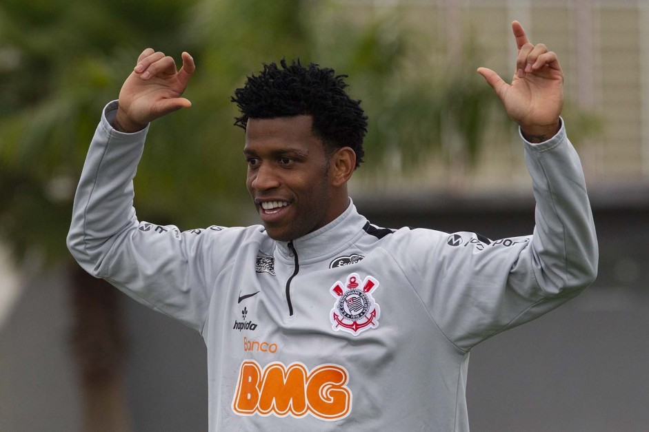 Zagueiro Gil irá completar 200 jogos com a camisa do Corinthians nesta quarta-feira Zagueiro Gil irá completar 200 jogos com a camisa do Corinthians nesta quarta-feira