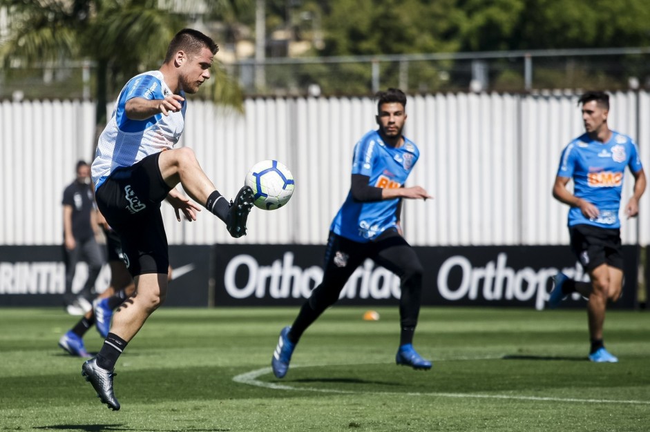 Meia Ramiro no treinamento de hoje no CT Joaquim Grava