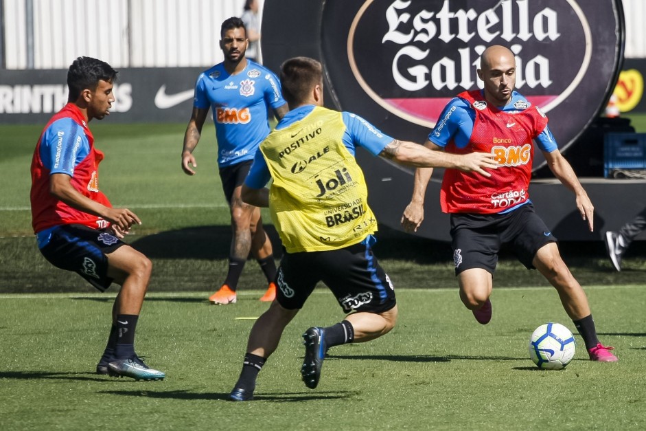 Ramiro, Michel e Régis no treinamento de hoje no CT Joaquim Grava