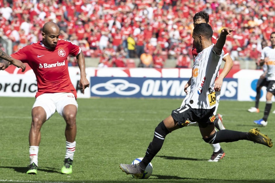 Everaldo no jogo contra o Internacional, pelo Brasileiro