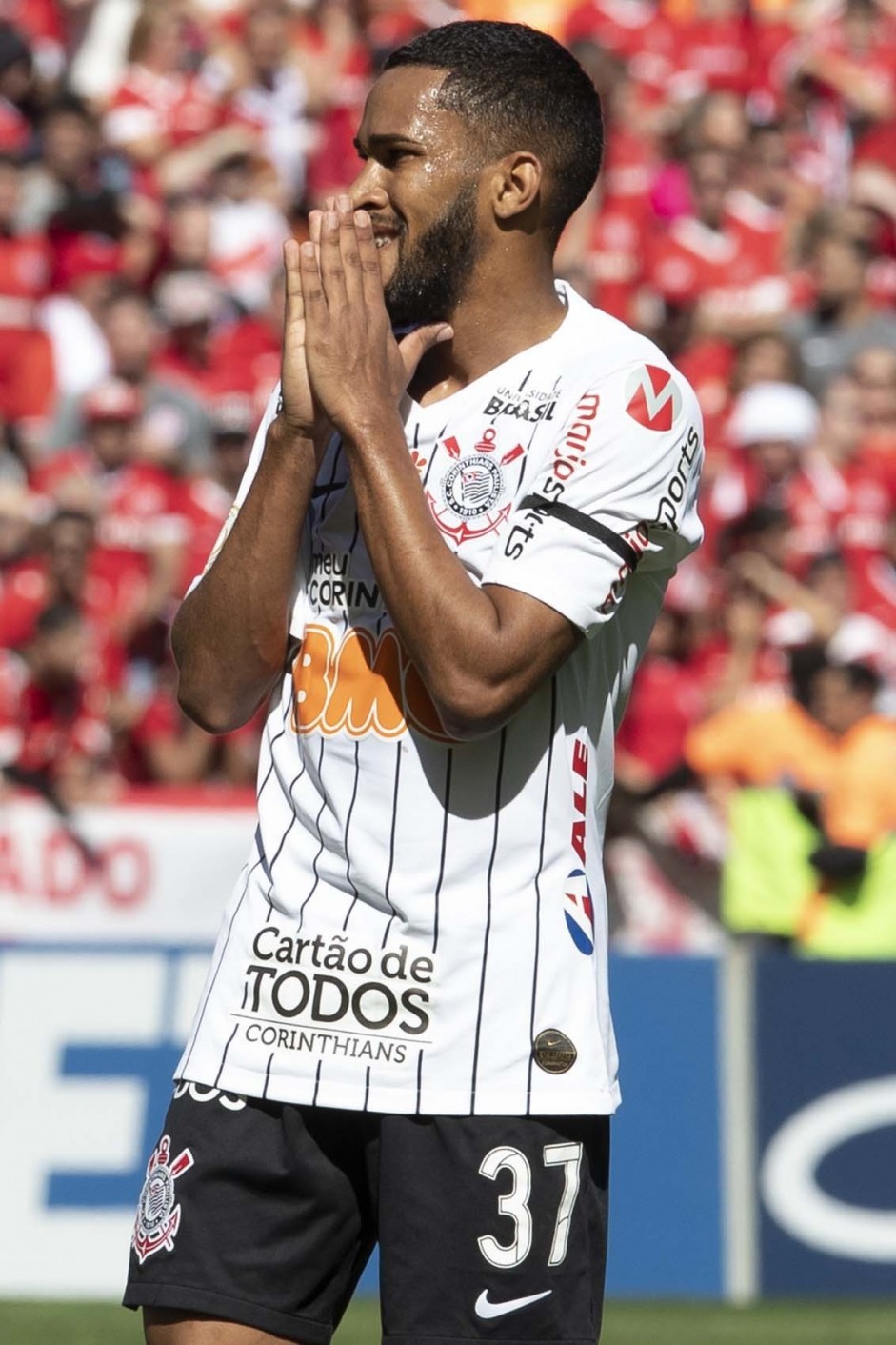 Everaldo no jogo contra o Internacional, pelo Brasileiro