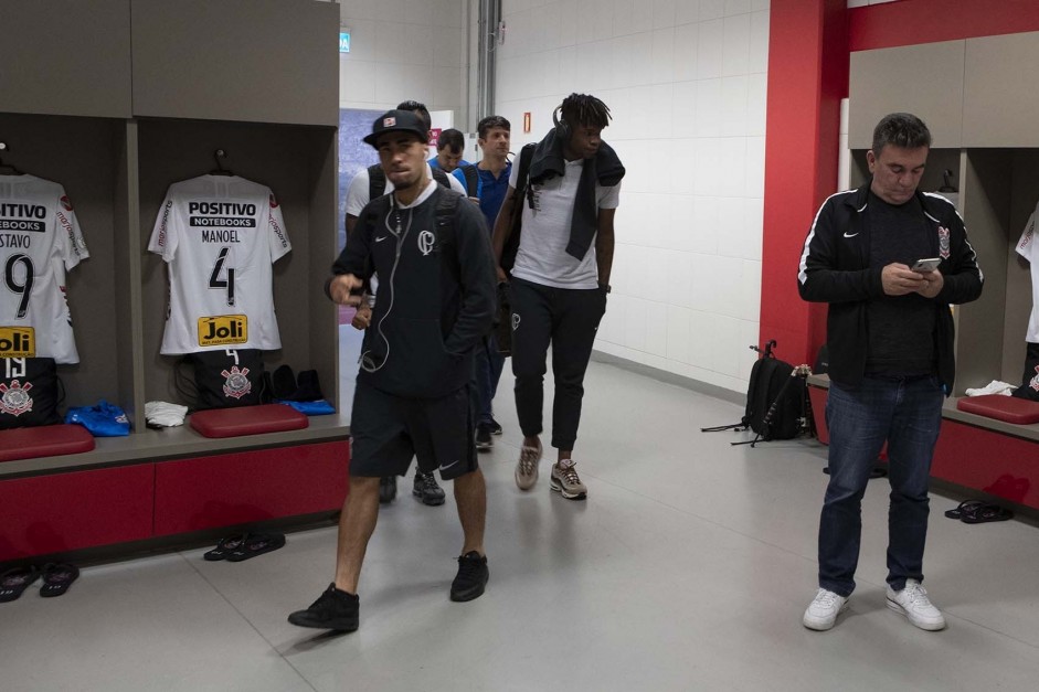Gabriel e Andrés Sanchez chega ao vestiário do Beira Rio, antes do duelo contra o Internacional
