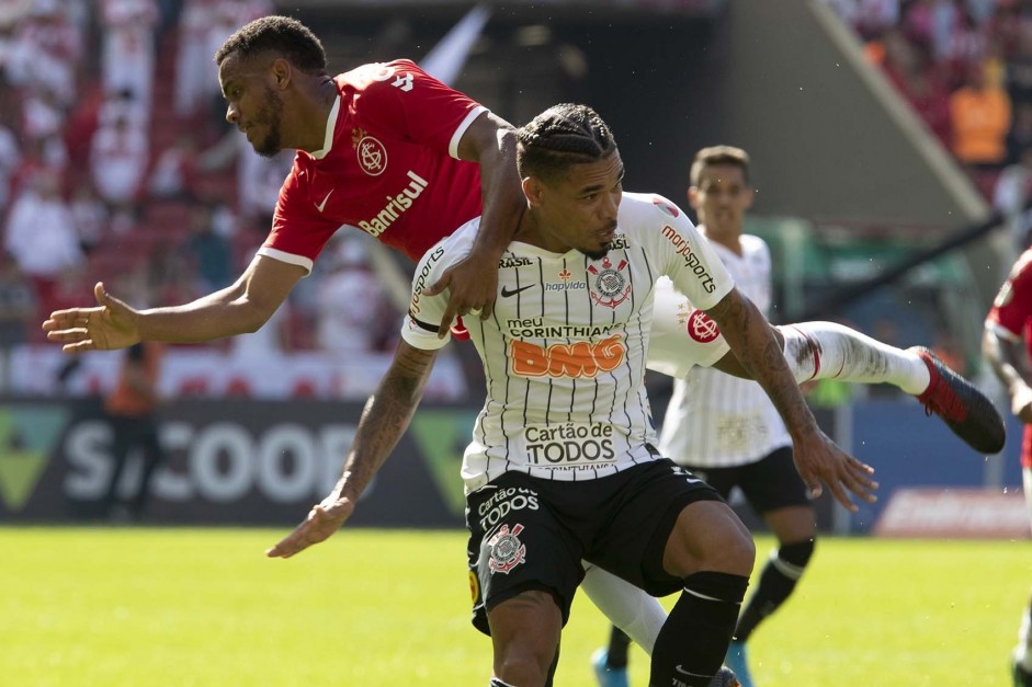 Júnior Urso no jogo contra o Internacional, pelo Brasileirão