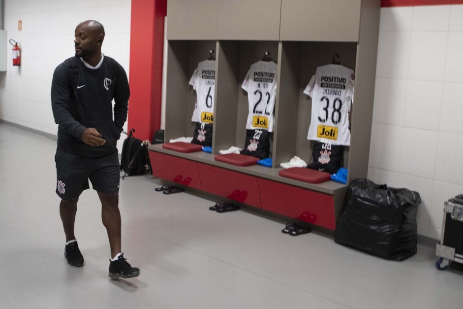Love chega ao vestiário do Beira Rio, antes do duelo contra o Internacional