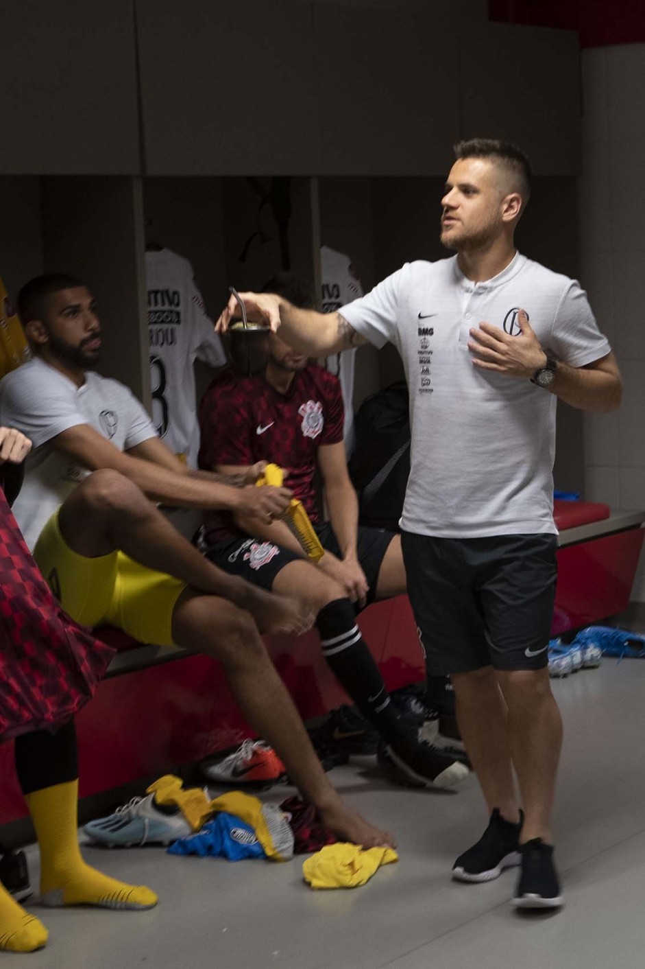 Ramiro e Michel chega ao vestirio do Beira Rio, antes do duelo contra o Internacional