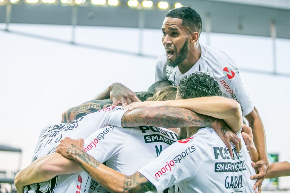 Everaldo marcou o segundo gol contra o Botafogo