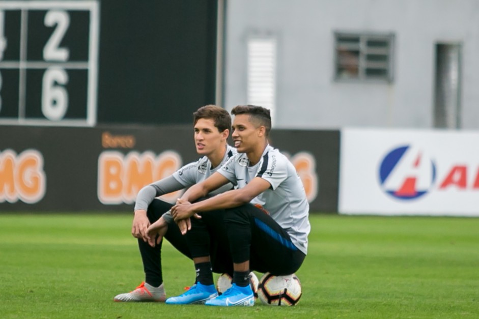 Pedrinho e Vital, os mais jovens do time titular, vivem a expectativa pela chegada de um novo treinador
