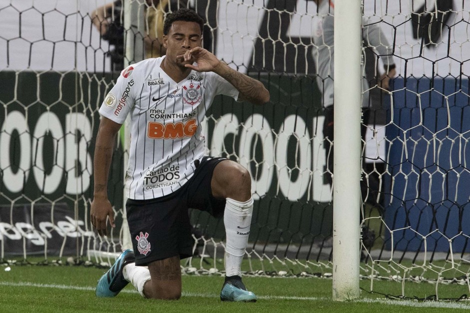 Atacante Gustavo durante partida contra o Botafogo, na Arena Corinthians, pelo Brasileiro