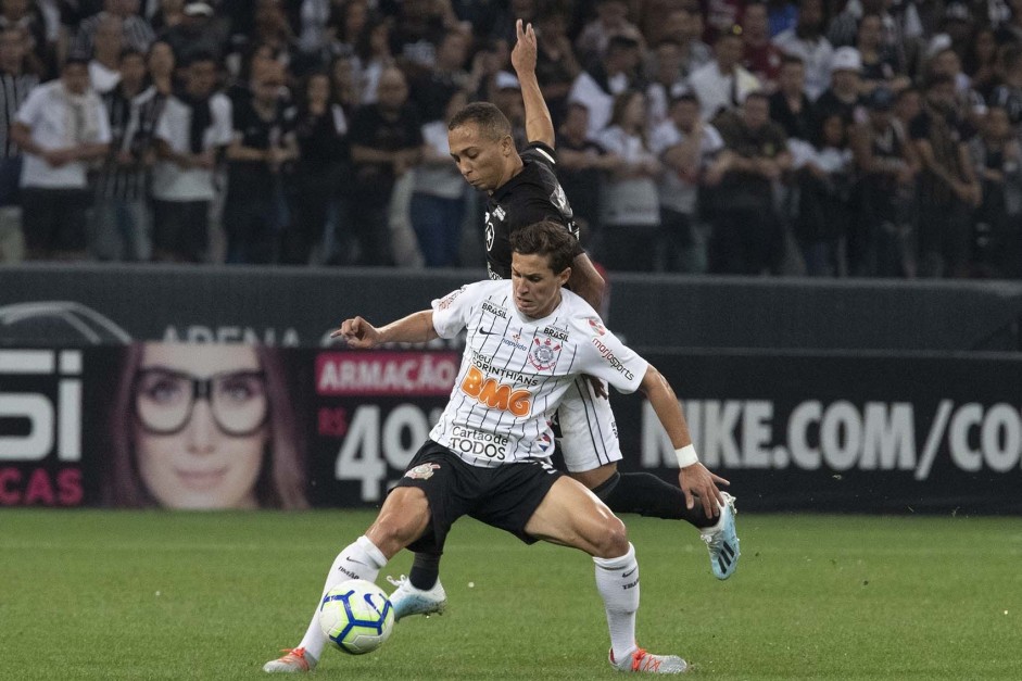 Mateus Vital durante partida contra o Botafogo, na Arena Corinthians, pelo Brasileiro