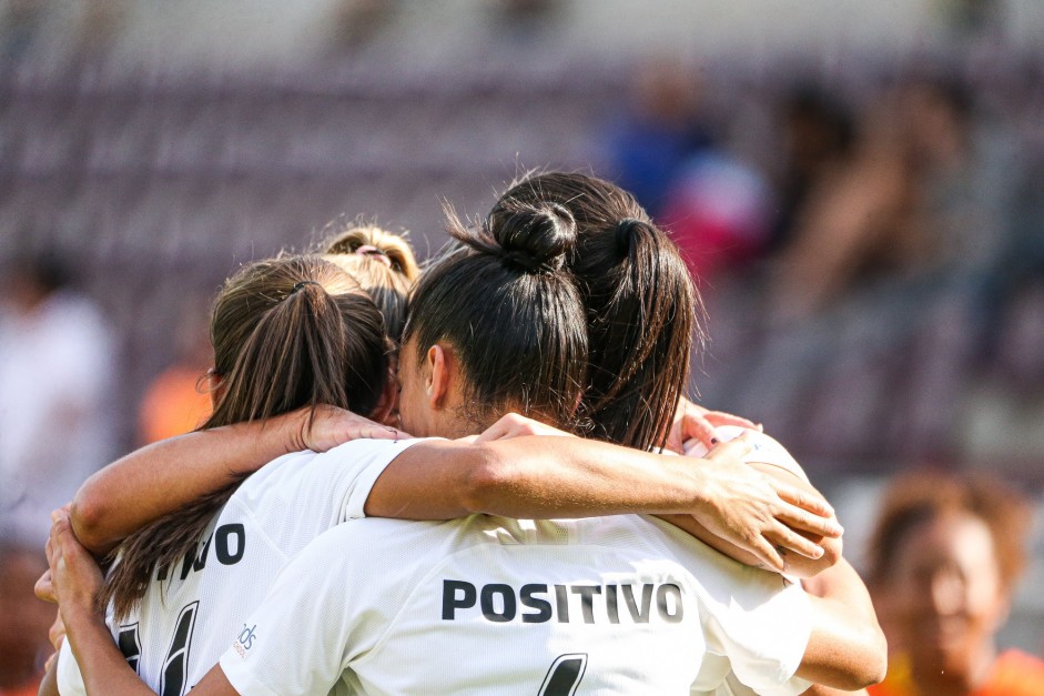 Meninas do Corinthians Feminino durante jogo contra a Ferroviria, pelo Campeonato Paulista Feminino