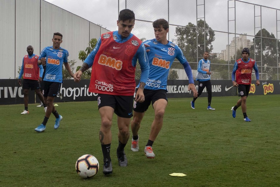 Pedrinho, Fagner e Vital no primeiro treino para o duelo contra o Fluminense