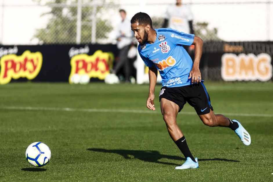 Everaldo para por 15 dias para tratar lesão no púbis Everaldo para por 15 dias para tratar lesão no púbis