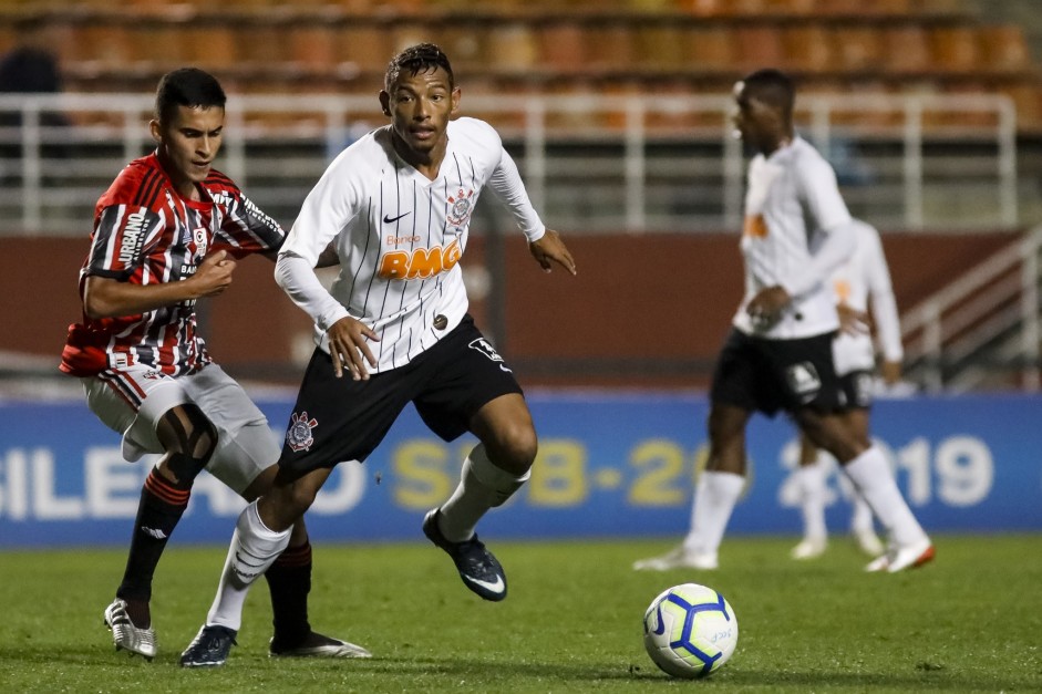 Garoto Ruan durante vitória contra o São Paulo, pelo Brasileirão Sub-20
