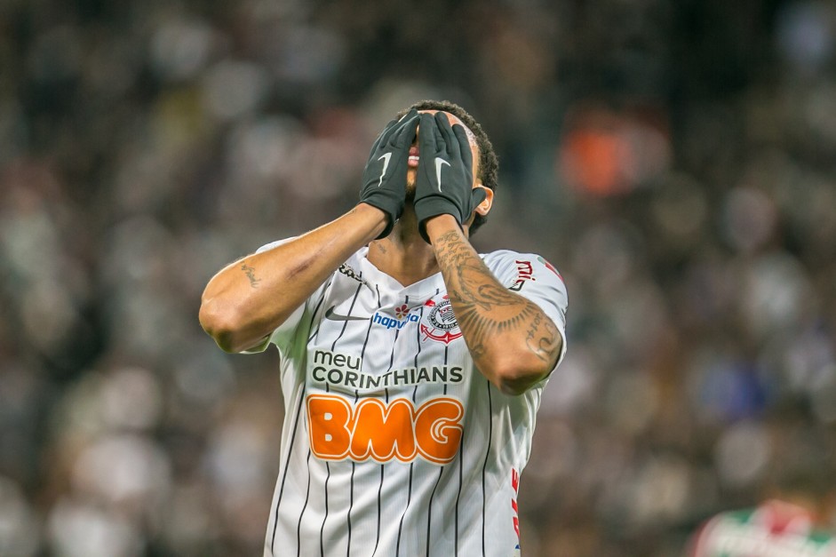 Gustavo desperdiou boa chance contra o Fluminense, pela Sul-Americana