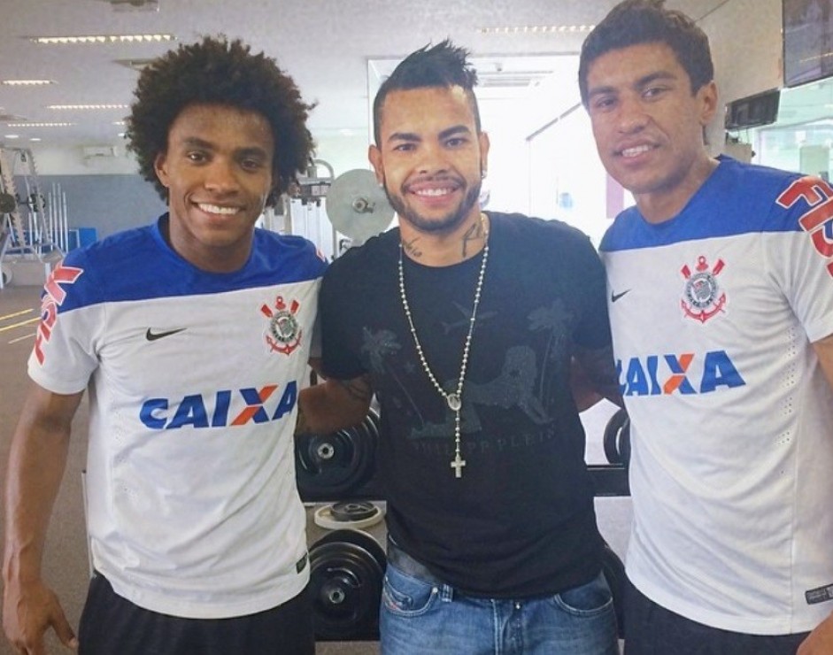 Willian, Dentinho e Paulinho se reencontraram no CT Joaquim Grava em maio de 2014