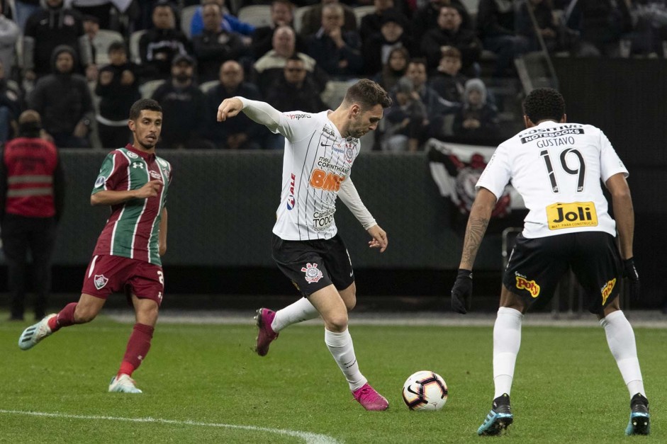 Boselli e Gustavo durante partida contra o Fluminense, na Arena Corinthians, pela Sul-Americana