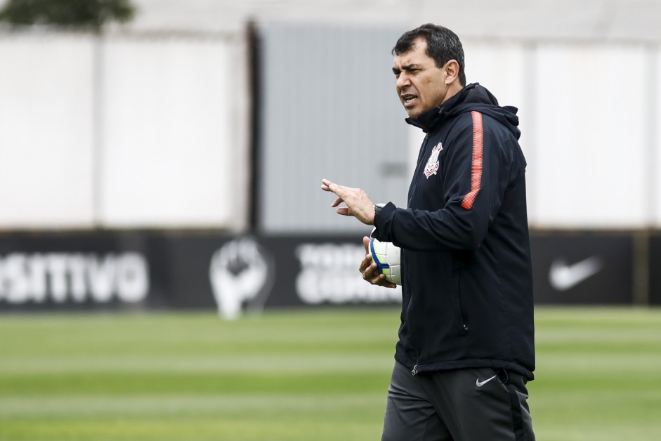 Carille durante último treino antes do jogo contra o Avaí, pelo Brasileirão