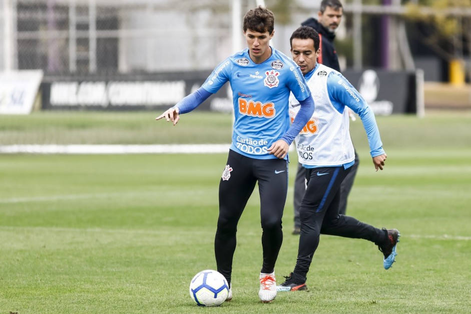 Vital e Jadson durante último treino antes do jogo contra o Avaí, pelo Brasileirão