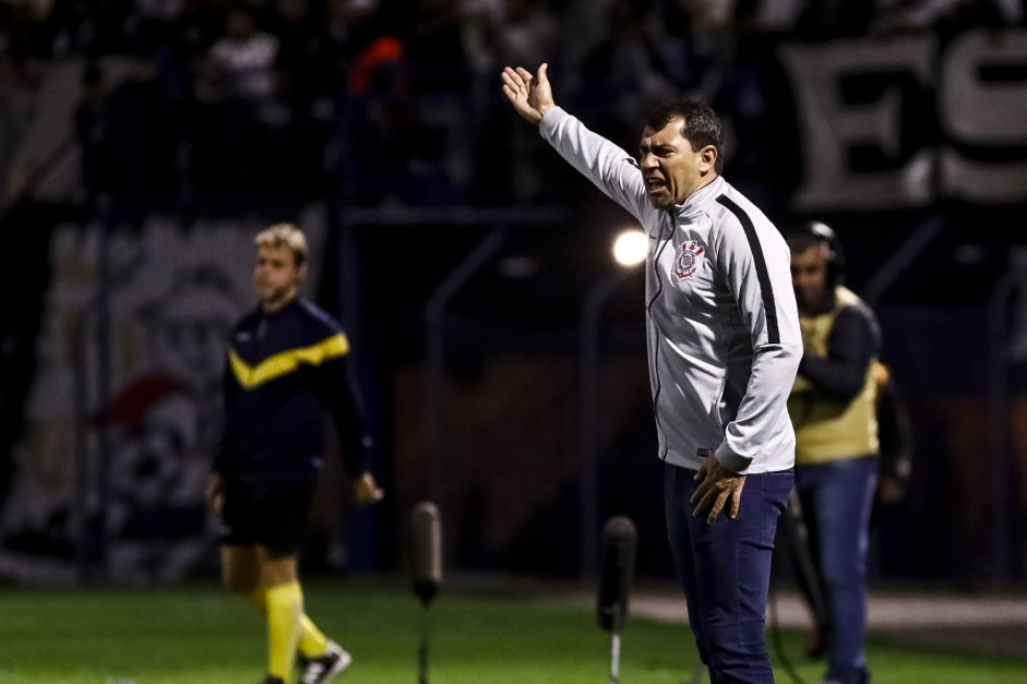 Treinador Fábio Carille no duelo contra o Avaí, pelo Brasileirão, na Ressacada