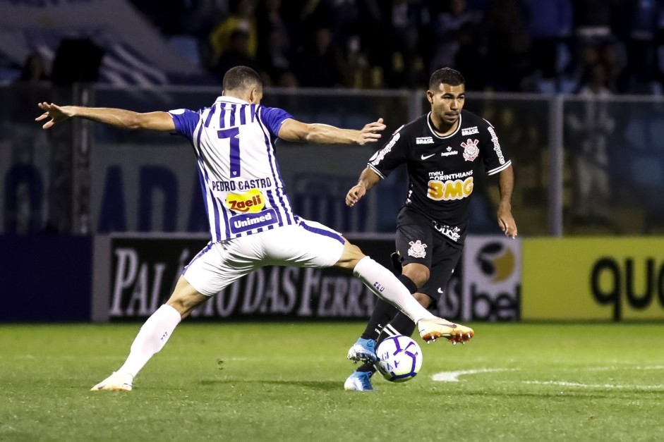 Sornoza no duelo contra o Avaí, pelo Brasileirão, na Ressacada