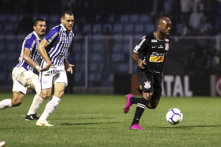 Love no duelo contra o Avaí, pelo Brasileirão, na Ressacada