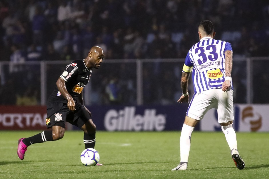 Love no duelo contra o Avaí, pelo Brasileirão, na Ressacada