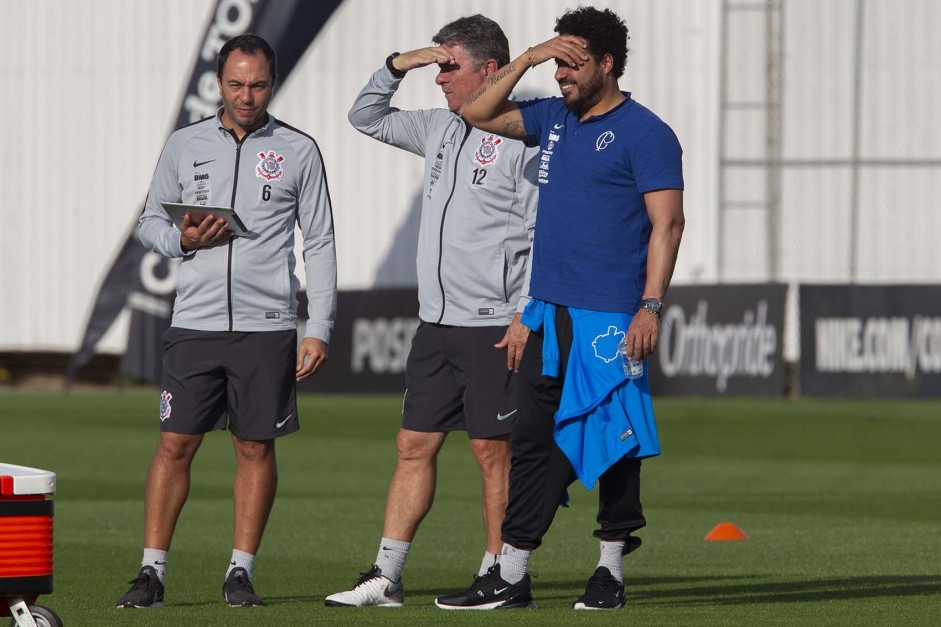 Comissão técnica durante primeiro treino preparatório para jogo contra o Fluminense