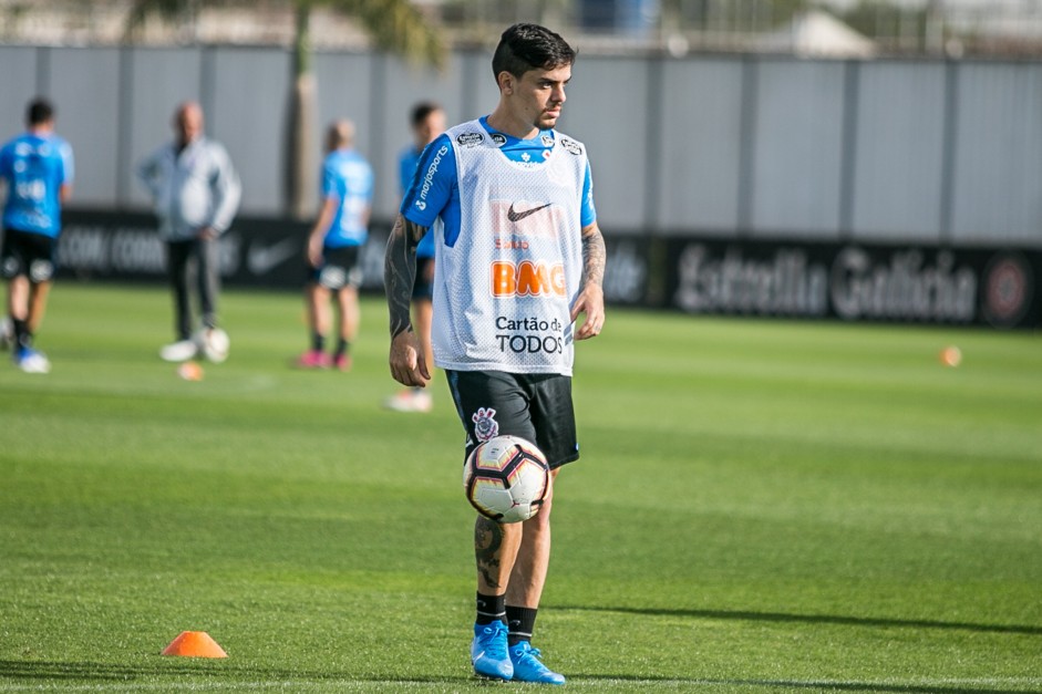 Fagner deve se reapresentar ao Corinthians na sexta-feira