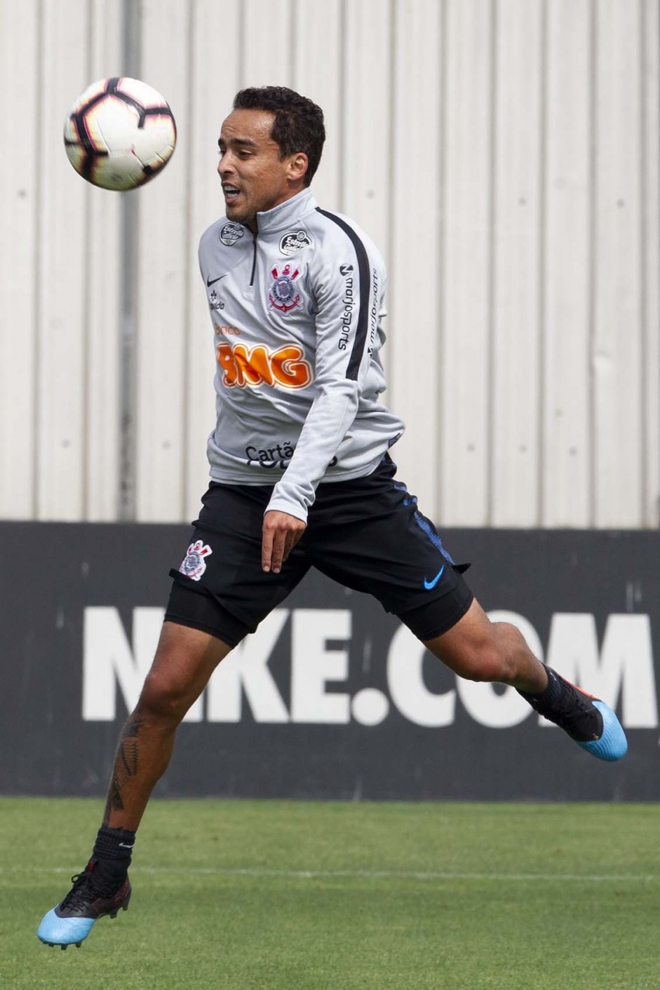 Jadson no ltimo treino preparatrio para embate contra o Fluminense, pela Sul-Americana