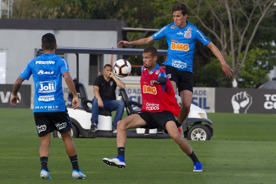 João Victor e Vital durante primeiro treino preparatório para jogo contra o Fluminense
